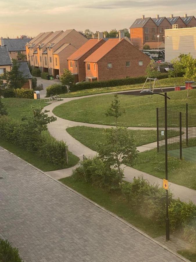 Contemporary Trumpington Apartment With Self Check-In ,Free On-Site Parking, Terrace, Super Fast Wifi & 5 Mins Drive To Papworth & Addenbrookes Hospitals Κέμπριτζ Εξωτερικό φωτογραφία