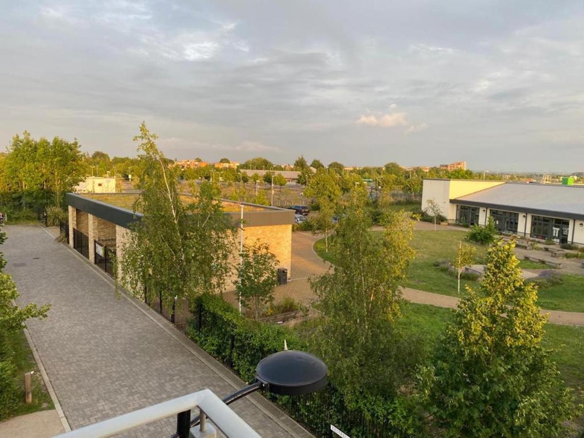 Contemporary Trumpington Apartment With Self Check-In ,Free On-Site Parking, Terrace, Super Fast Wifi & 5 Mins Drive To Papworth & Addenbrookes Hospitals Κέμπριτζ Εξωτερικό φωτογραφία
