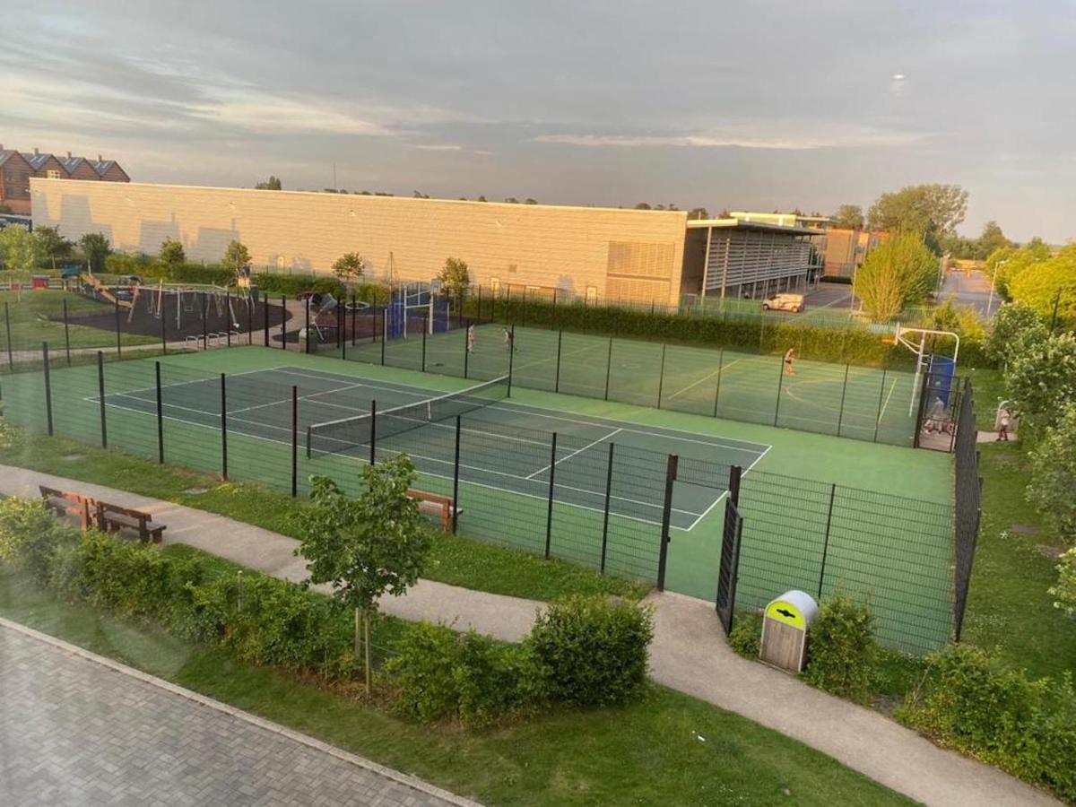 Contemporary Trumpington Apartment With Self Check-In ,Free On-Site Parking, Terrace, Super Fast Wifi & 5 Mins Drive To Papworth & Addenbrookes Hospitals Κέμπριτζ Εξωτερικό φωτογραφία