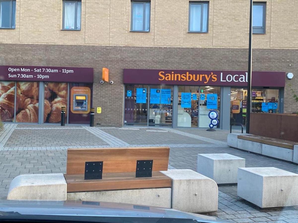 Contemporary Trumpington Apartment With Self Check-In ,Free On-Site Parking, Terrace, Super Fast Wifi & 5 Mins Drive To Papworth & Addenbrookes Hospitals Κέμπριτζ Εξωτερικό φωτογραφία