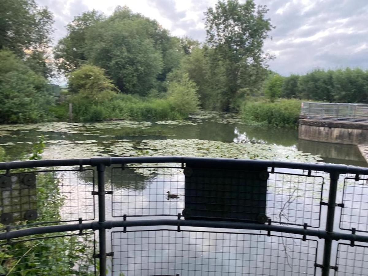 Contemporary Trumpington Apartment With Self Check-In ,Free On-Site Parking, Terrace, Super Fast Wifi & 5 Mins Drive To Papworth & Addenbrookes Hospitals Κέμπριτζ Εξωτερικό φωτογραφία
