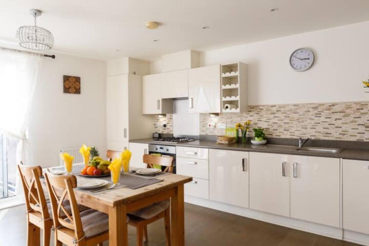 Contemporary Trumpington Apartment With Self Check-In ,Free On-Site Parking, Terrace, Super Fast Wifi & 5 Mins Drive To Papworth & Addenbrookes Hospitals Κέμπριτζ Εξωτερικό φωτογραφία
