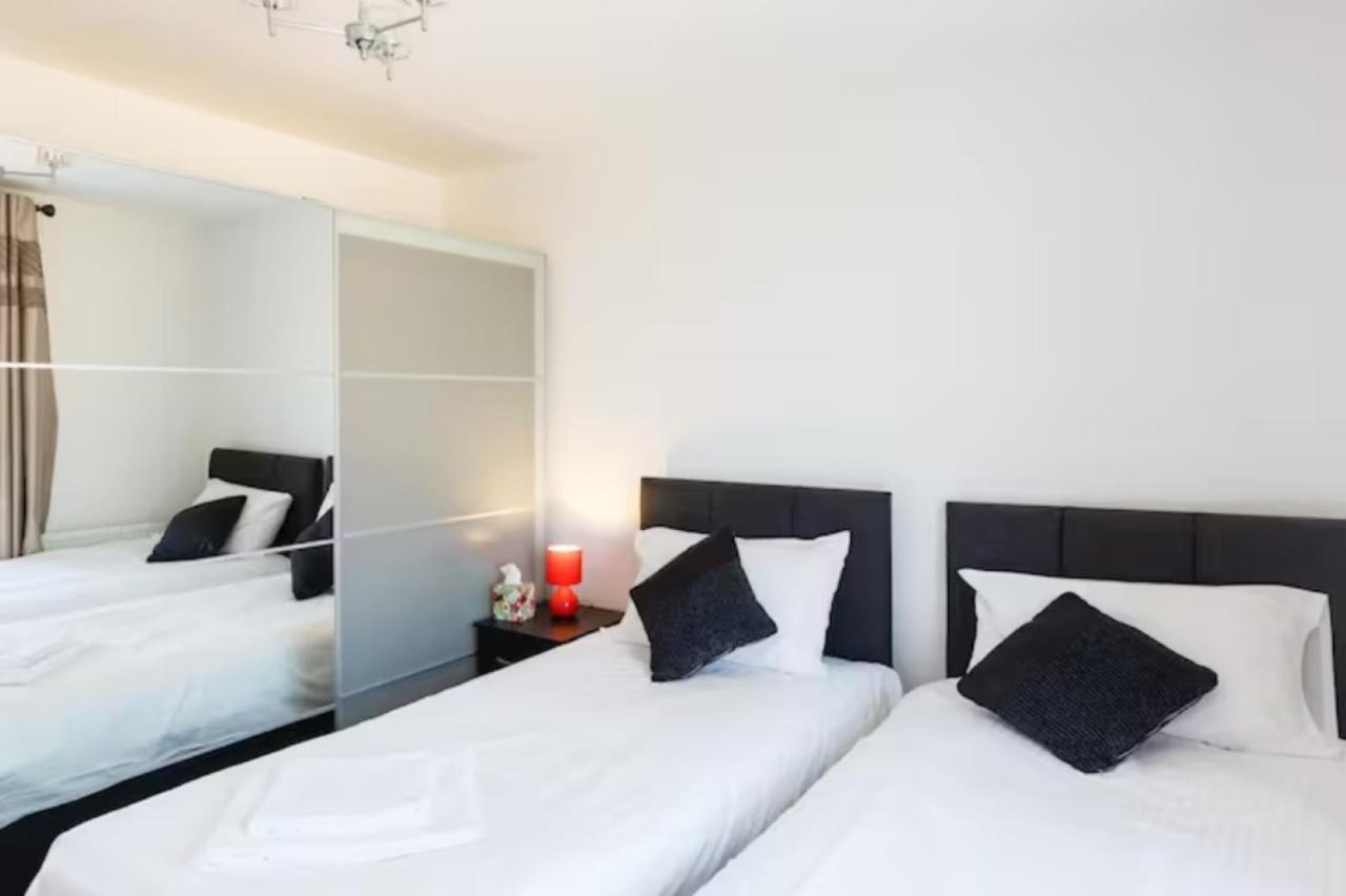 Contemporary Trumpington Apartment With Self Check-In ,Free On-Site Parking, Terrace, Super Fast Wifi & 5 Mins Drive To Papworth & Addenbrookes Hospitals Κέμπριτζ Εξωτερικό φωτογραφία