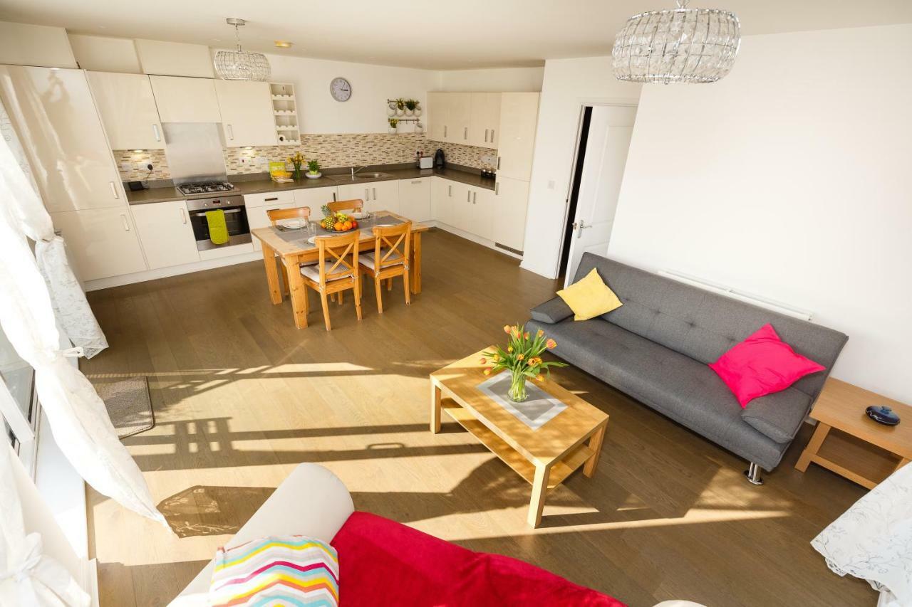 Contemporary Trumpington Apartment With Self Check-In ,Free On-Site Parking, Terrace, Super Fast Wifi & 5 Mins Drive To Papworth & Addenbrookes Hospitals Κέμπριτζ Εξωτερικό φωτογραφία