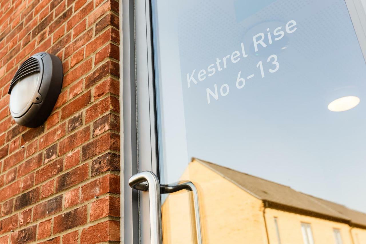 Contemporary Trumpington Apartment With Self Check-In ,Free On-Site Parking, Terrace, Super Fast Wifi & 5 Mins Drive To Papworth & Addenbrookes Hospitals Κέμπριτζ Εξωτερικό φωτογραφία