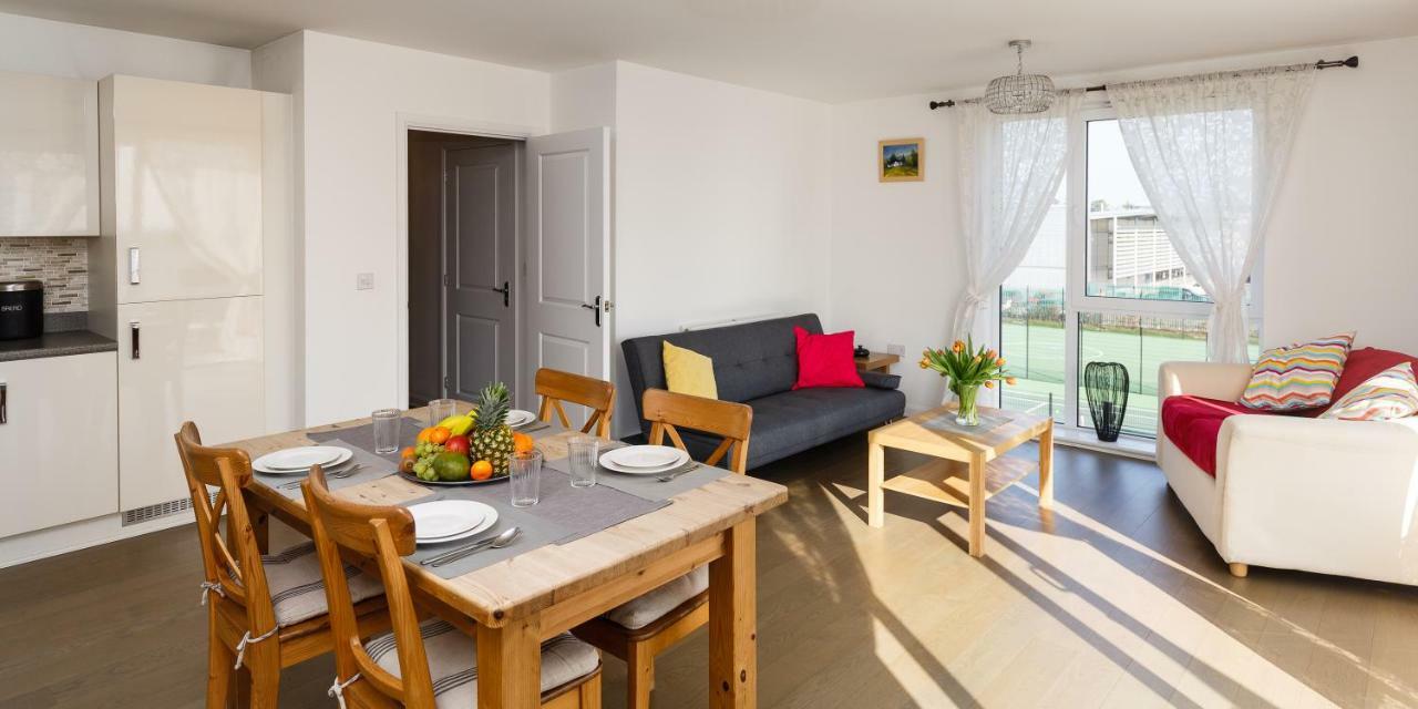Contemporary Trumpington Apartment With Self Check-In ,Free On-Site Parking, Terrace, Super Fast Wifi & 5 Mins Drive To Papworth & Addenbrookes Hospitals Κέμπριτζ Εξωτερικό φωτογραφία