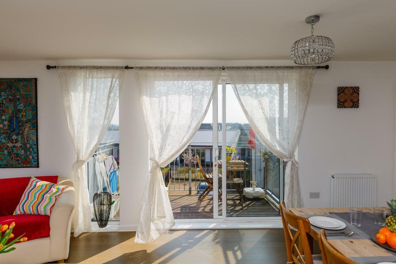 Contemporary Trumpington Apartment With Self Check-In ,Free On-Site Parking, Terrace, Super Fast Wifi & 5 Mins Drive To Papworth & Addenbrookes Hospitals Κέμπριτζ Εξωτερικό φωτογραφία