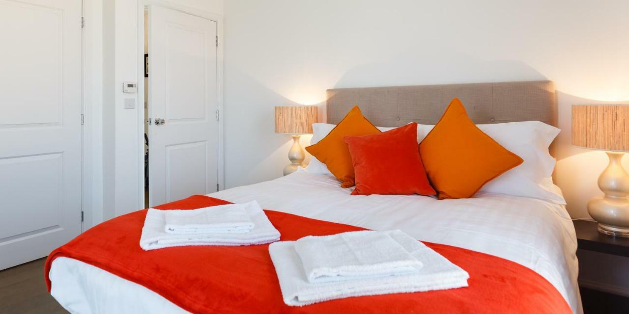 Contemporary Trumpington Apartment With Self Check-In ,Free On-Site Parking, Terrace, Super Fast Wifi & 5 Mins Drive To Papworth & Addenbrookes Hospitals Κέμπριτζ Εξωτερικό φωτογραφία