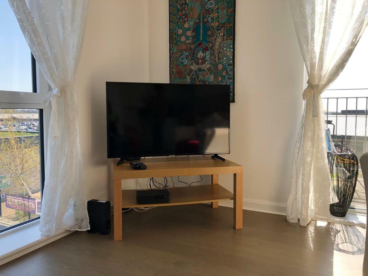 Contemporary Trumpington Apartment With Self Check-In ,Free On-Site Parking, Terrace, Super Fast Wifi & 5 Mins Drive To Papworth & Addenbrookes Hospitals Κέμπριτζ Εξωτερικό φωτογραφία