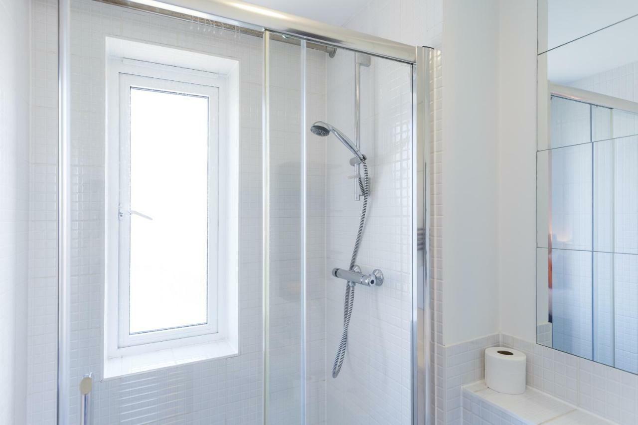 Contemporary Trumpington Apartment With Self Check-In ,Free On-Site Parking, Terrace, Super Fast Wifi & 5 Mins Drive To Papworth & Addenbrookes Hospitals Κέμπριτζ Εξωτερικό φωτογραφία