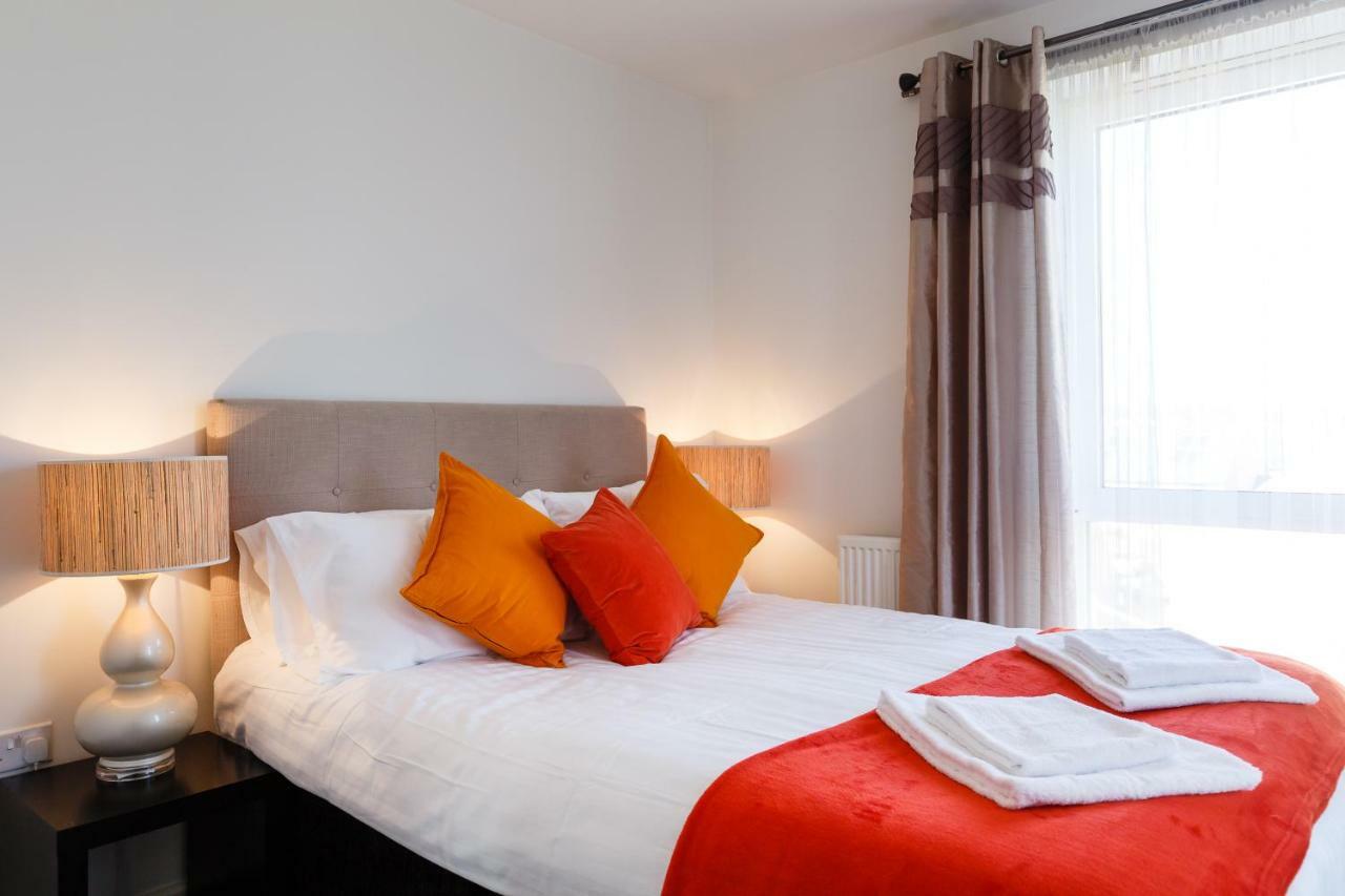 Contemporary Trumpington Apartment With Self Check-In ,Free On-Site Parking, Terrace, Super Fast Wifi & 5 Mins Drive To Papworth & Addenbrookes Hospitals Κέμπριτζ Εξωτερικό φωτογραφία